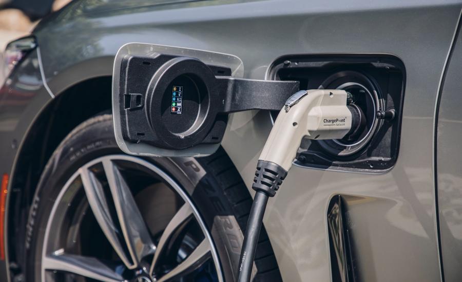 Детали экстерьера BMW 745e xDrive M Sport (G11) 2019 года  (NA) (фото 31 из 32)